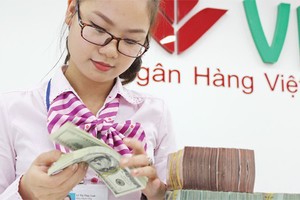 Lợi, hại bảo hộ tỷ giá